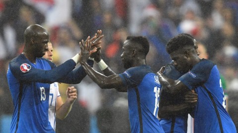 法国5-2大破冰岛，黑马童话在雨夜终结