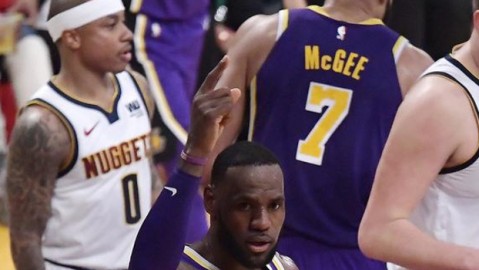 NBA常规赛的结束时间通常在每年的4月中上旬。以最近几个赛季为例，常规赛一般会在4月10日至4月15日之间落下帷幕，随后便会进入附加赛和季后赛的角逐