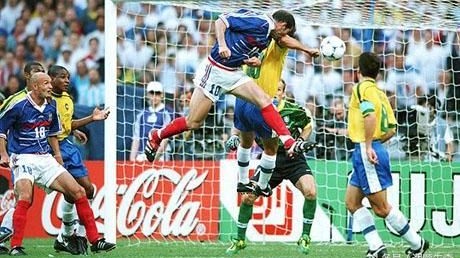 2002年世界杯，巴西5星称霸，足坛巅峰传奇再续