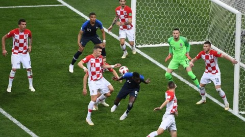 2018年俄罗斯世界杯决赛堪称近二十年最精彩的世界杯决赛之一，法国与克罗地亚联手奉献了一场跌宕起伏的进球大战。这场比赛不仅进球众多，还诞生了世界杯决赛历史上的首个乌龙球和首个由VAR介入判罚的点球
