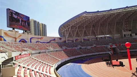 七里河体育场位于甘肃省兰州市七里河区安西路，地处城市核心地带，是西北地区具有标志性意义的体育场馆之一。以下为您带来的深度体育特写——