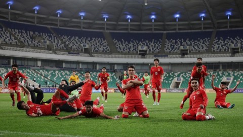 2025年U20男足亚洲杯在深圳的春风中落下帷幕，这是一届交织着东道主遗憾与袋鼠军团历史性突破的青春盛宴。当聚光灯扫过那些奔跑的少年，我们见证了新王的加冕，也看到了一支中国队踢出了久违的血性与希望