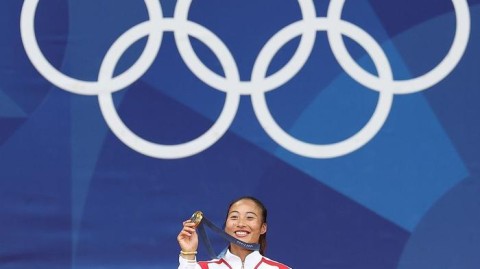 巴黎奥运最年轻冠军，14岁少女滑板封后，青春风暴席卷协和广场