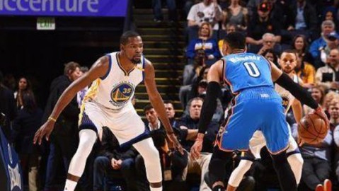 NBA常规赛一般在每年10月中旬开打，至次年4月中旬结束。 目前，上一个赛季（2025-26赛季）已于2025年10月开赛，而下一个赛季（2026-27赛季）的揭幕战预计在2026年10月下旬打响