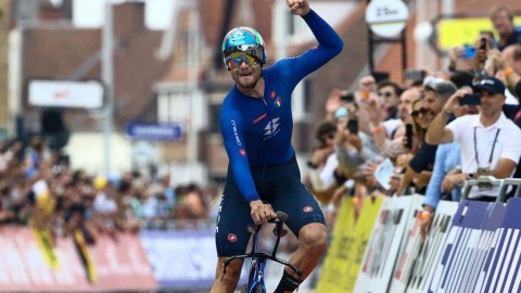 2021年世锦赛（2021 World Championships）在不同体育项目中有不同指代，最知名的两项