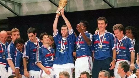 上一届世界杯（2022年卡塔尔世界杯）于2022年11月开幕（具体时间为2022年11月20日至12月18日）