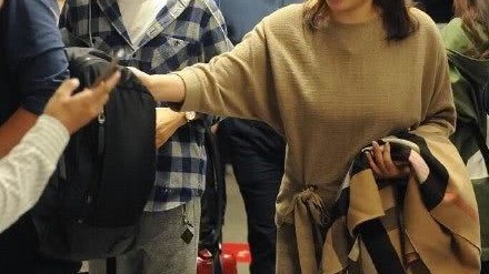 我需要澄清一个重要的事实，丁俊晖目前只有一任妻子张元元，并无第二任妻子
