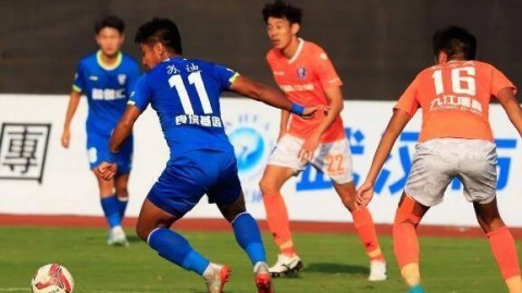 2023赛季中国足球乙级联赛共有16支球队参赛。该赛季中乙联赛恢复为主客场制，16支球队根据上赛季成绩及地理位置被分入南北两个大区，每个大区8支球队