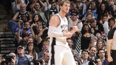 3月NBA精彩对决综述，球星闪耀，战术博弈决定胜负