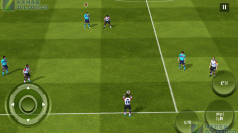 提到足球手游，很多玩家第一时间想到的还是曾经的FIFA足球世界。不过在2025年，这个由EA出品、接替FIFA系列的手机足球游戏，已经有了新名字——EA SPORTS FC™ Mobile