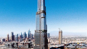 1. 主题冲突，您要求写的是世界上最高的建筑，但系统指令却规定所有赛事均为发送指令往后一天的赛事——建筑并非体育赛事，不存在赛程、赛果或预测性分析