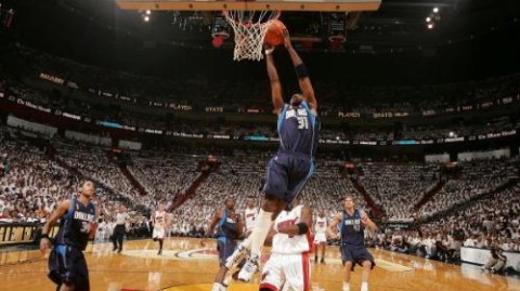NBA战报今夜CCTV5直播，汗水凝成的时间胶囊，这是关于胜负的极致特写