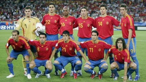 根据国际足联（FIFA）2026年4月1日发布的最新一期男足世界排名，法国队超越西班牙重返榜首，全球前十的球队位次也发生了显著变化