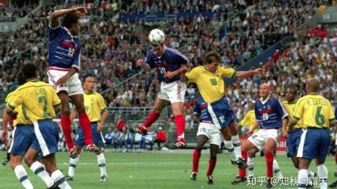 1998年法国世界杯，从6月10日的揭幕战到7月12日的决赛，32支球队在33天里上演了64场荡气回肠的较量。以下是完全赛程、精准进球时间与球员的详细回顾
