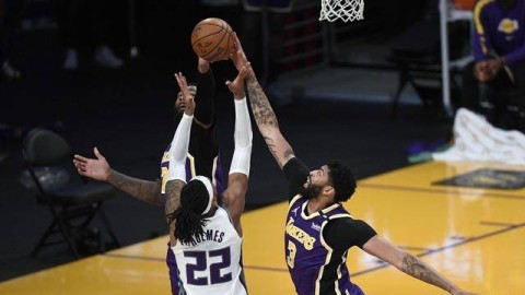 2021年NBA总决赛于北京时间2021年7月7日正式开打，最晚于7月23日结束全部比赛。该赛季总决赛在密尔沃基雄鹿队与菲尼克斯太阳队之间展开，最终雄鹿队以总比分4-2胜出，夺得总冠军