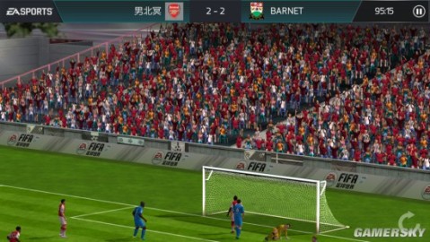 想在FIFA足球世界里玩得厉害，关键要分两步走，一是打造一支有战斗力的球队（硬件） ，二是磨练你的操控技术（软件）。简单来说，就是建队和操作 两手都要硬