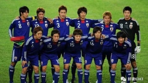 关于世界杯日本队波风水门这个梗，从字面上说是假的，日本队并没有一个真名叫波风水门的球员；但从球迷文化上看，这个绰号却是真实存在的，而且传神至极
