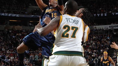 我需要查看NBA新浪体育新闻的内容。让我搜索相关信息
