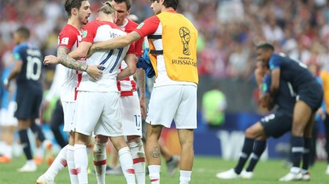 上届世界杯（2022年卡塔尔世界杯）的冠军是阿根廷，亚军是法国