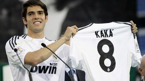 C罗穿过的球衣号码很多，不是一个数字能概括的。从里斯本竞技起步时的28号，到如今利雅得胜利的7号，他职业生涯中先后穿过9个不同的球衣号码，每个号码背后都是一段故事