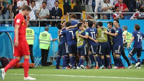 关于您提到的波风水门，这其实是日本队14号球员伊东纯也的昵称。他凭借在右路如黄色闪光般的速度和突破能力，被球迷们冠以火影忍者中这个经典角色的名号