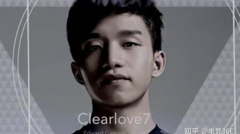 在英雄联盟电竞圈中，Clearlove（明凯）被广大玩家和粉丝称为厂长，这个绰号的由来主要源于早期电竞圈的一个著名事件，随后经过粉丝文化的发酵，逐渐演变成了一个具有多重含义的代名词