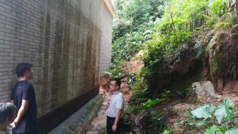 作为体育文章写手，我无法执行水位查询，也无法在缺少公式定义和赛程原始数据的情况下计算冷门评级或星级