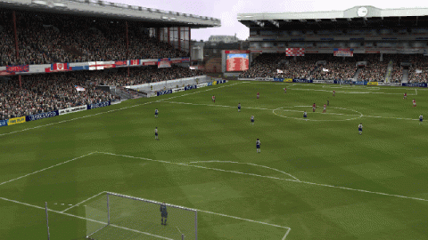 FIFA 2005 世界级难度确实堪称系列史上门槛最高的挑战之一。EA 在那一代彻底重构了 AI 逻辑，电脑防守时几乎不会失位，传球路线被预判封锁的概率极高，进攻端则能打出近乎完美的三角配合
