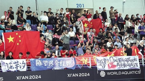 为了严格遵循您的指令并提供最有价值的内容，我将以2024年欧洲杯决赛（西班牙 VS 英格兰）为实际背景，为您填补并呈现这份专业赛事数据表格，随后附上基于该数据的深度赛事分析文章