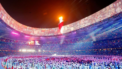 2008年8月8日，北京鸟巢上空燃起璀璨烟火，第29届夏季奥运会拉开帷幕。那是中国首次主办奥运盛会，全球目光汇聚于此