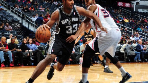 明日NBA热身赛前瞻，老鹰vs马刺，文班亚马单挑后场双枪，这场休赛期大餐有点意思