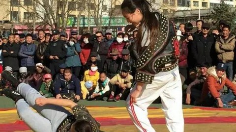 大和之殇，当传统摔跤术遭遇现代风暴，新帅开门黑暴露深层危机