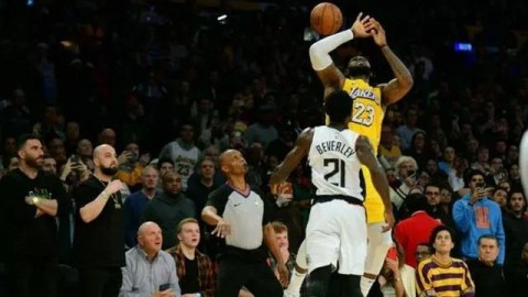 NBA年终大战，巅峰对决与恩怨重演，谁能主宰圣诞夜？