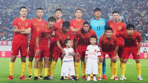我理解您想要关于2005年中国国家队对阵安达卢西亚联队比赛的文章内容，但我需要说明几点
