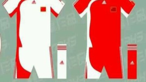 2002年韩日世界杯，是中国男足历史上唯一一次闯入世界杯决赛圈。那届赛事中国队身披的球衣，也因其特殊的历史意义，成为许多球迷心中的经典