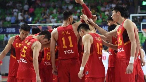 2023年男篮世界杯，易建联并未出现在中国男篮的参赛名单中。这一事实本身，便标志着中国篮球一个时代的悄然落幕