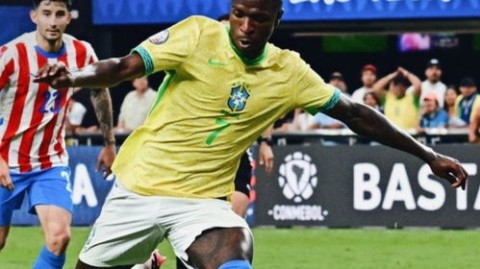 2021年美洲杯最佳球员的殊荣由里奥·梅西（Lionel Messi）获得。该届赛事还出现了罕见一幕，梅西与巴西前锋内马尔（Neymar）共同被官方评为最佳球员