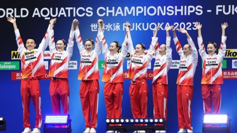 当五星红旗在福冈海洋会展中心的泳池边第三次升起时，程玉洁的眼前有些模糊——不知道是因为溅到脸上的池水，还是眼眶里打转的泪花