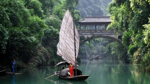 根据官方公布的信息，现将三峡人家风景区最新的票务价格、优惠政策及相关游览信息整理如下，供您规划行程时参考