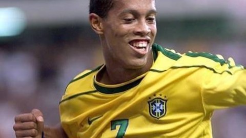 2001年联合会杯，法国加冕三冠王，东道主日本惊艳世界