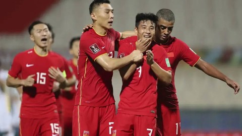 CCTV5直播国足，关键数据缺失下的战术复盘困境