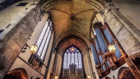 Take Me to Church，体育竞技中的狂热圣殿