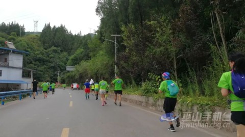 飞跃天堑，探秘Canyon峡谷跑酷挑战赛，在险峰绝壁间演绎极致美学