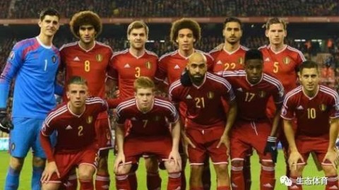 由于你没有指明具体是哪一届世界杯、哪支国家队，或哪个特定阶段，我无法直接为你罗列一个包含上千名球员的完整数据库。为了给你提供精准且有深度的专业内容，请补充以下任意一项信息