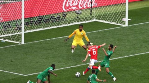 揭幕战墨西哥2-0南非，创红牌新纪录