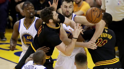 2024年NBA总决赛于北京时间2024年6月7日开打，波士顿凯尔特人队与达拉斯独行侠队展开七场四胜制的巅峰对决。最终，凯尔特人队以大比分4-1击败独行侠队，夺得队史第18座总冠军奖杯