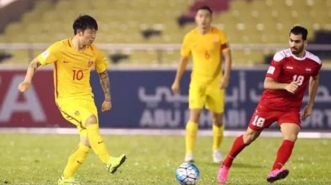 国足迎战乌兹别克斯坦，CCTV5全程直播，理性观赛期待突破